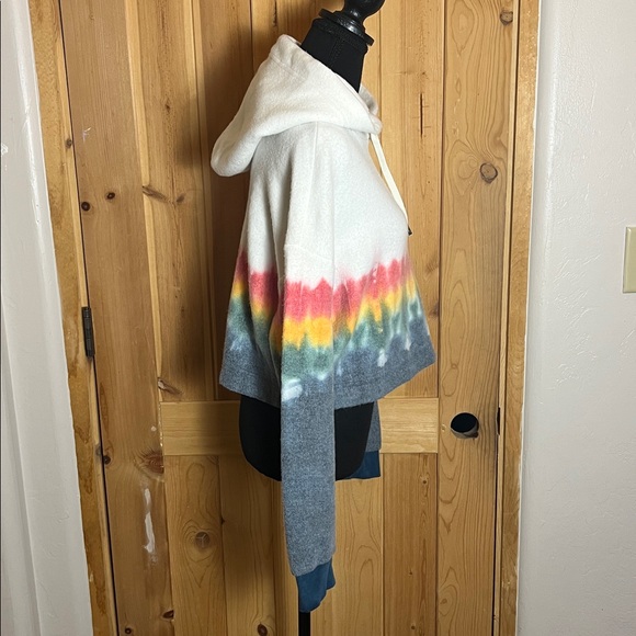 FEAT BlanketBlend Crop Hoodie - Picture 5 of 10